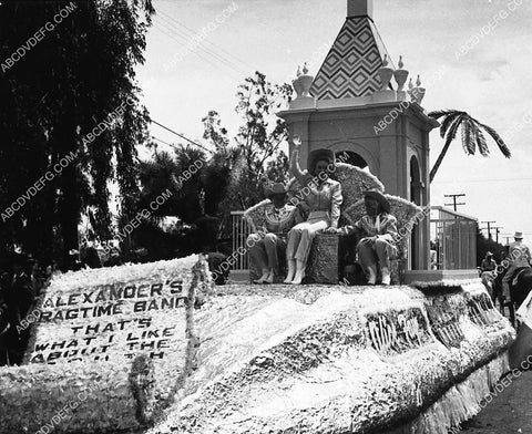 Alice Faye and her kids on Pasadena Cal Rose Bowl Parade float for Alexander's Ragtime Band 2120-18