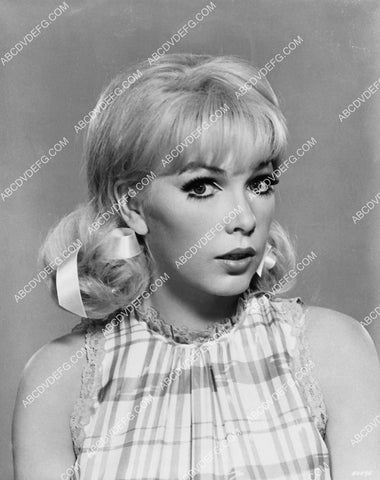 beautiful Elke Sommer portrait 2136-10