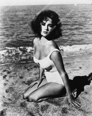 Elizabeth Taylor looking good in her swimsuit on the beach 2136-27