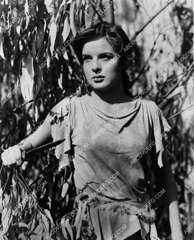 Jean Peters w knife in hand film Lure of the Wilderness 2175-06