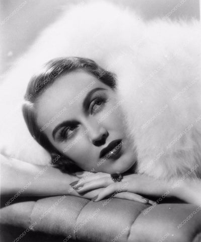 Fay Wray in white fur portrait 2176-04