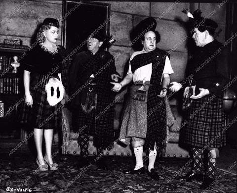 3 Stooges Moe Larry Shemp Christine McIntyre in kilts fighting bad guys 2192-15