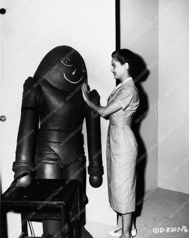 Joan Taylor and Robot behind the scenes Earth vs The Flying Saucers 2198-08