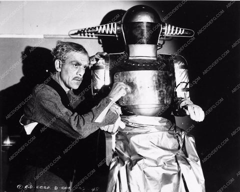 Boris Karloff and cast sci-fi film The Devil Commands 2216-30
