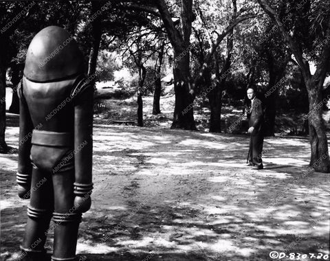 Robot scene film Earth vs. Flying Saucers 2234-04