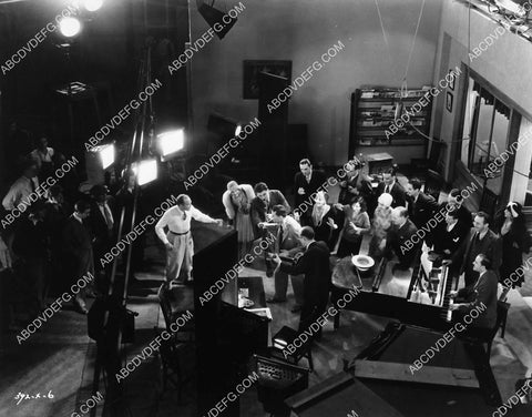 director Harry Beaumont Bessie Love Anita Page and cast on set filming The Broadway Melody 2274-15