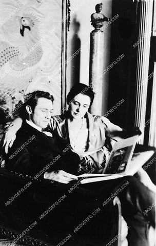 Lou Tellegen and Geraldine Farrar look through a scrapbook 2274-20