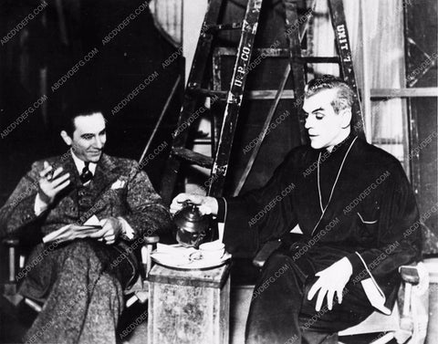Boris Karloff Bela Lugosi candid 2298-19