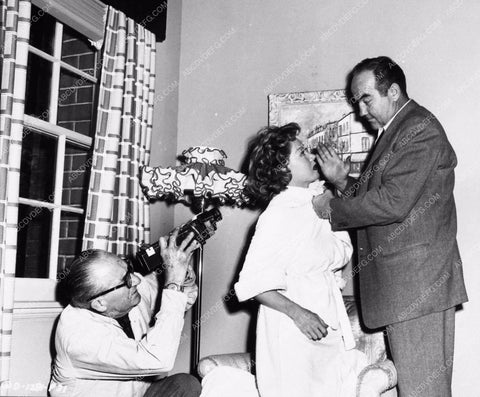 Gloria Grahame director Fritz Lang behind the scenes film Human Desire 2310-02