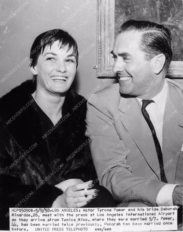 news photo candid Tyrone Power and 3rd wife Deborah Minardos 2328-12