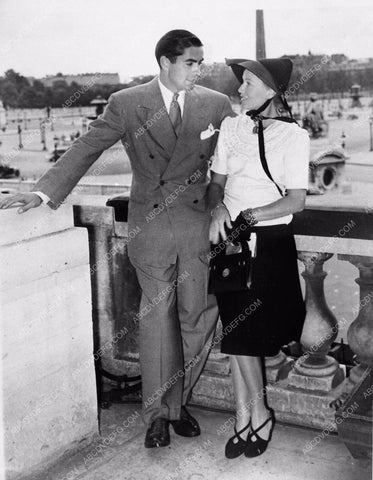 candid Tyrone Power and wife Annabella on vacation 2328-22