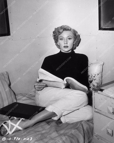 candid Hollywood Gloria Grahame in dressing room noir In a Lonely Place 2339-31