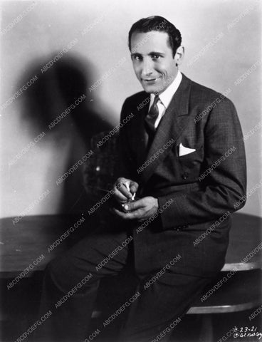 handsome Victor Jory seated portrait 2340-12