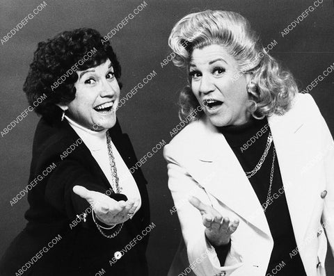 Patti & Maxine Andrews Sisters live stage play Over Here 2343-27