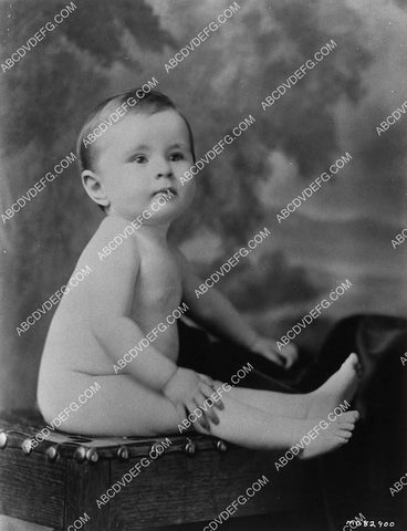 Judy Garland portrait at 11 months 2350-04