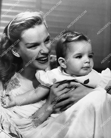 Judy Garland plays w Liza Minnelli 2350-27