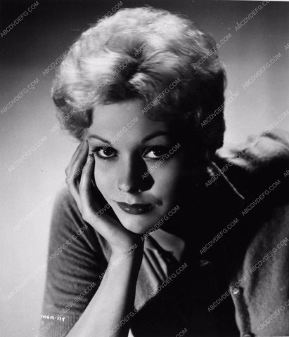 Kim Novak portrait 2412-11