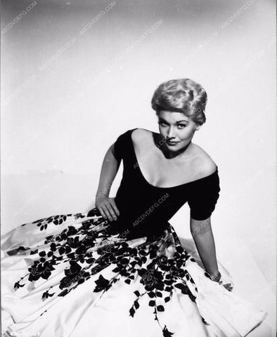 Kim Novak portrait in dress 2412-15