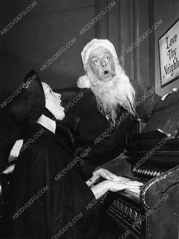 Art Carney Santa Claus at piano TV Twilight Zone ep Night of the Meek 2528-23