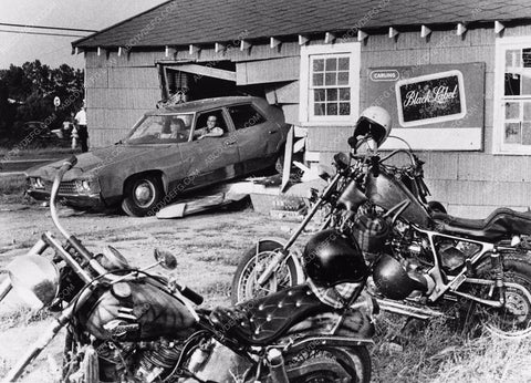 car crash scene with motorcycles in foreground The Moonrunners 2543-01