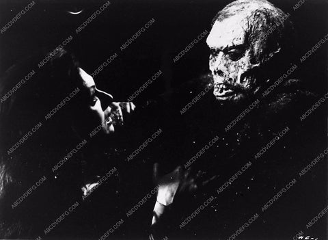 murder climax scene with monster horror film Horror Express 2543-33