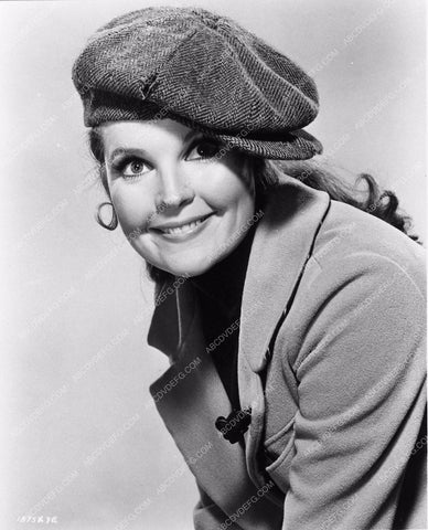 Marlyn Mason portrait in hat 2614-24