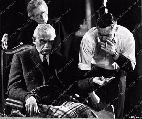Boris Karloff candid behind the scenes Die Monster Die 2646-10