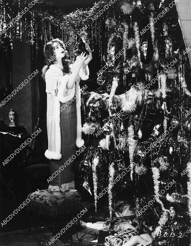 Betty Compson decorating the Christmas tree 2708-18