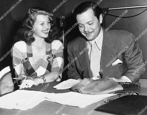 candid Rita Hayworth Orson Welles having a good time 2714-19