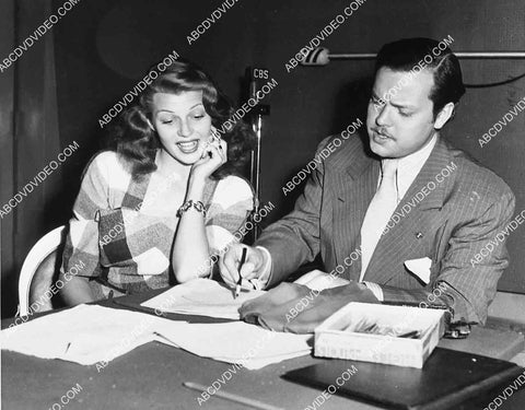 candid Rita Hayworth Orson Welles having a good time 2714-25