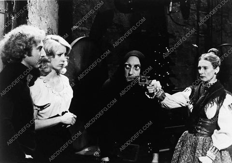Gene Wilder Teri Garr Marty Feldman Cloris Leachman film Young Frankenstein 2717-33