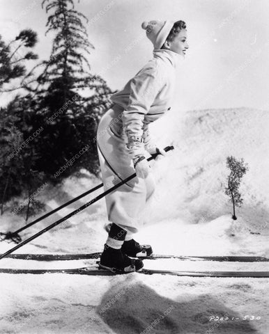 Betty Grable snow bunny on skis 2719-18