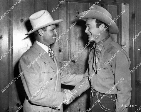 Gene Autry and Roy Rogers bump into each other 2721-24