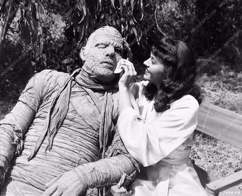 Lon Chaney Jr. Virginia Christine behind the scenes The Mummy's Curse 2737-13