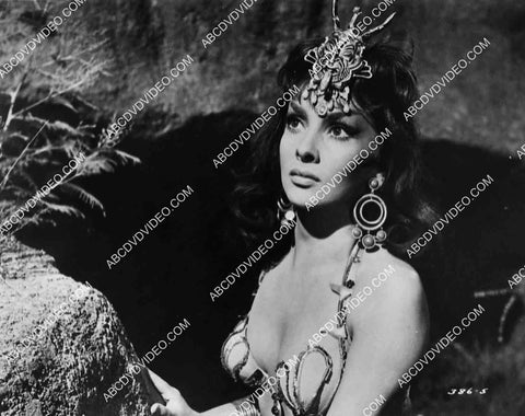 busty Gina Lollobrigida in exotic outfit film Solomon and Sheba 2753-26