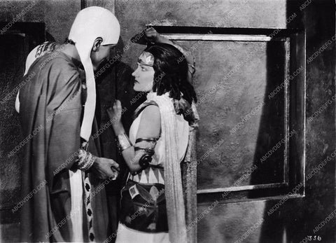 Gloria Swanson film The Loves of Sunya 2832-33