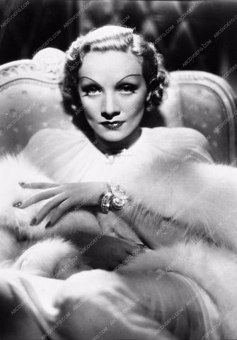 Marlene Dietrich portrait 2879-09
