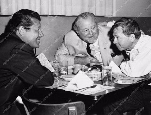 candid Jack Carson Burl Ives Mickey Rooney Cat On a Hot Tin Roof 2880-02