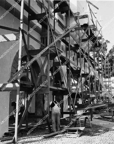 2883-015 workers on MGM Studios backlot build sets for film Romeo and Juliet 2883-015