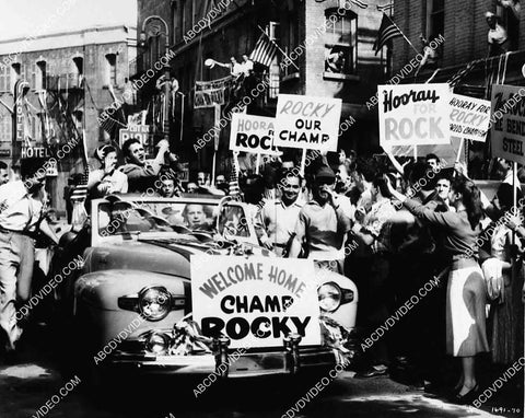 2883-033 Paul Newman, Pier Angeli driving in the parade film Somebody Up There Likes Me 2883-033