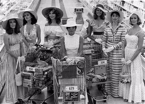 Katharine Ross Paula Prentiss Tina Louise and all the girls film The Stepford Wives 2886-16