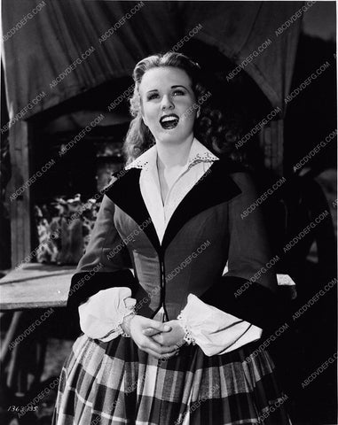 Deanna Durbin portrait singing 2908-27