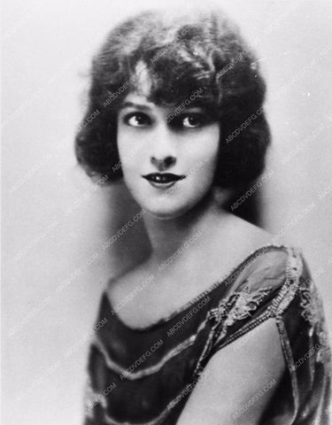 very young Jeanette MacDonald portrait 2909b-03