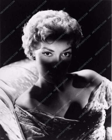 stylish Dolores Gray portrait 2920-20