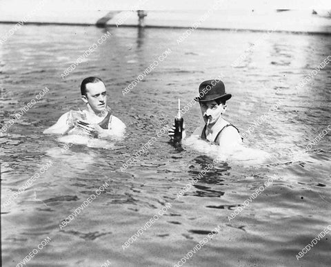 2926-002 candid Stan Laurel, James Finlayson relaxing in the swimming pool 2926-002