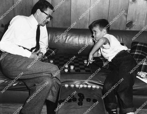 2926-032 Robert Walker playing checkers w his son in dressing room film Please Believe Me 2926-032