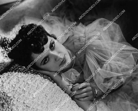 2959-032 Eleanor Powell laying in bed portrait 2959-032
