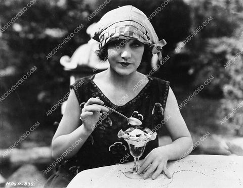 Viola Dana enjoys an ice cream sundae 2972-18