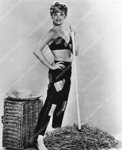 sexy Linda Evans goes farmer's daughter pinup pose 2996-04