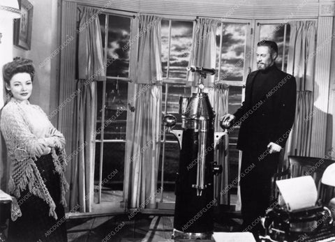 Gene Tierney Rex Harrison The Ghost and Mrs. Muir 3027-08